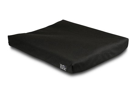 Una funda resistente a la humedad ayuda en el manejo de la incontinencia al proteger la base de espuma del Basic contra la acumulación de humedad. Su superficie antideslizante mantiene el cojín en su lugar durante el uso y las transferencias.