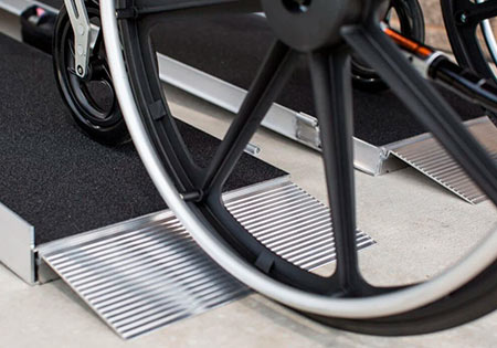 Placas inferiores de transição autoajustáveis