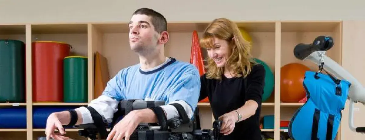 Pasar de la cinta rodante a la ambulación en suelo en rehabilitación