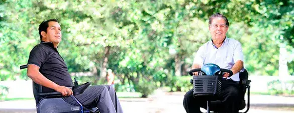 Como escolher entre uma scooter e uma cadeira de rodas motorizada