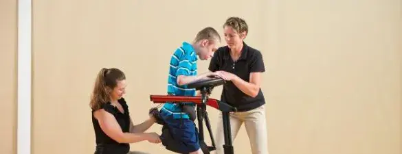 El entrenamiento de marcha basado en tareas específicas mejora la velocidad de la marcha